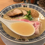 ラーメン而今 - ラーメン而今 阿倍野元町店(ラーメンじこん)(大阪府大阪市阿倍野区阿倍野元町)特製天然塩の極上あさりそば(細)