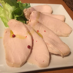 BEER CAFE NINKASI - 大山鶏の胸肉のハム 550円
            薄味でありながらニンニクの香りが楽しめる。オススメ