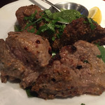 タンドールバル カマルプール - ラム肉。後ろはレバーかな？