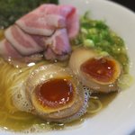 荒町商店中華そば ふじやま - 味玉、チャーシュー　美味