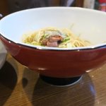 荒町商店中華そば ふじやま - 大きい丼です
