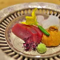 祇園 にし - .お造りの器も面白い。くえ、まぐろ、羅臼のうに、もんごいか。