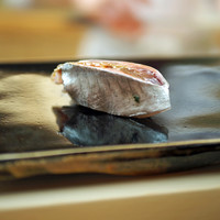 日本橋蛎殻町 すぎた - [握り]浜田のどんちっち鯵