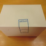 アルチザン・パティシエ・イタバシ - 生ケーキの箱