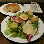 トラットリア クアルト - ランチセットのサラダとパン