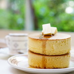 ホットケーキ (￥800)、ぢんちょうげ (HOT) (￥700)