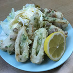 中ちゃん - ソースも醤油も出してくれる。量的にこれとおにぎりで十分だった。