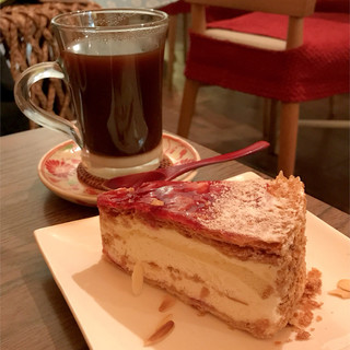 Mew’z cafe - 木苺のミルフィーユとベトナムコーヒー