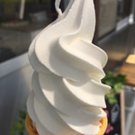 Shizukuishi Chizu Koubou - カマンベールソフトクリーム350円