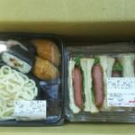 ディオ - レジ袋は1枚=5円かかるので、買った物は箱に詰めてもち帰り(2017.05.28)