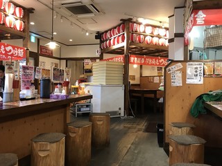 takemotoshoutentsukemenkaitakusha - カウンター席、テーブル席ございます店内です。