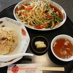 Shiratori - チャーハンと野菜炒め定食750円
