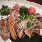 Manyuuki - 富士地鶏もも肉のローストたたき風薬味いろいろ