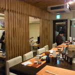 和彩厨房 KATURA - 木目ちっくな清潔感のある店内