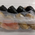 Otsuna Sushi - 干瓢細巻と皮が逆のいなり寿司。
