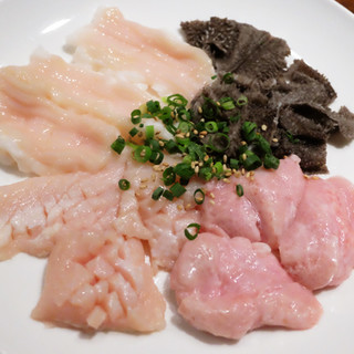 ホルモン盛合せ(4種)