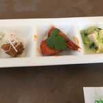 龍天楼 - 選べるディナーセット＝１８５０円
      前菜です