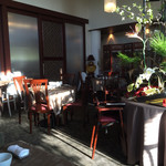 龍天楼 - 店内をパシャ
      開店直後の１７時半です