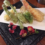 串天力一 - 天ぷら盛り合わせ 海老と山菜
