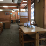 川千家 - 広々した店内。