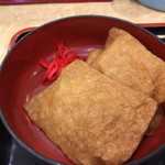 Komoro Soba - 稲荷 140円 コンビニと比べると揚げの味付けがバツグンに美味い。ただし、ご飯が少ない。