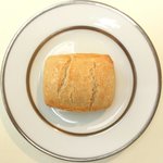 レストランひらまつ レゼルヴ - 特別ランチ<平日限定> 1980円 の自家製パン