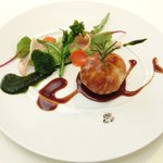 レストランひらまつ レゼルヴ - 特別ランチ<平日限定> 1980円 の鴨肉のパイ包み 赤ワインソース