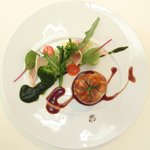 レストランひらまつ レゼルヴ - 特別ランチ<平日限定> 1980円 の鴨肉のパイ包み 赤ワインソース