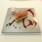 レストランひらまつ レゼルヴ - 特別ランチ<平日限定> 1980円 の苺のデザート