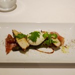 リストランテ サクラ - アスパラと佐賀県産みつせ鶏のソテーポーチドエッグ添え