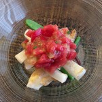 サラマンジェ ド ヨシノ - さっと炙ったアオリイカとフルーツトマトの前菜