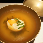 
          たけのこ真丈　蝶人参　木の芽　若布摺り流し