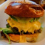 香留壇 - チーズバーガー・アボガドトッピング