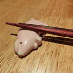 Butanakajima Minamikata - 箸置きは豚さん