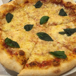 イルフォルノ - マルゲリータピザ
            チーズもちもち♪