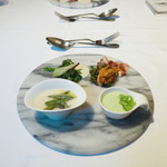 ウシマル - 前菜盛り合わせ
      大理石プレートがオシャレ♡