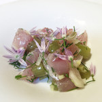 ウシマル - 和えてあるハーブなんだっけ？？と食べてる時は思い出せなかったけど、「ディル」ですよね、多分。