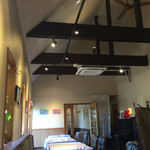 ウシマル - 店内
      天井が高くてゆったり