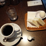 支留比亜珈琲店 - モーニング全景