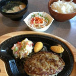 びっくりドンキー - レギュラーバーグセット(税込807円)(2017.05現在)