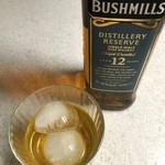 Old Bushmills Distillery - アイスボールとロックで