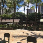 The STREET, A Michael Mina Social House - クヒオに面したオープンエア