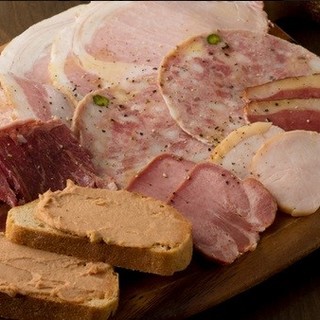 Owner chef's recommended dish "Charcuterie"