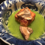 祇園 にしかわ - 揚げ豆腐と、焼いたしいたけ、下がエンドウの餡。豆腐には桜えびが練りこまれ、味深い