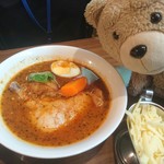 カレー食堂 心 - 骨付きチキンのスープカレー