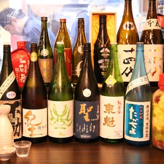 Famous sake and handmade drinks from all over the country