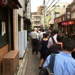 串のこたに - 開店直前行列