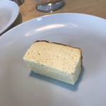 オヌキ コーヒー ロースタリー - チーズケーキ400円