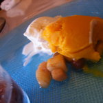 SAKURAGUMI - ジェラートの下にも種々のフルーツが・・。