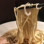 自家製麺 伊藤 - 肉そば 小（焼豚4枚）750円 麺固めじゃない！。ちゃんと茹でてあってもポキポキとした歯が喜ぶ食感の自家製麺。本当にうまい麺！。